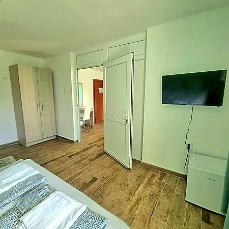 Hotell Char 2*